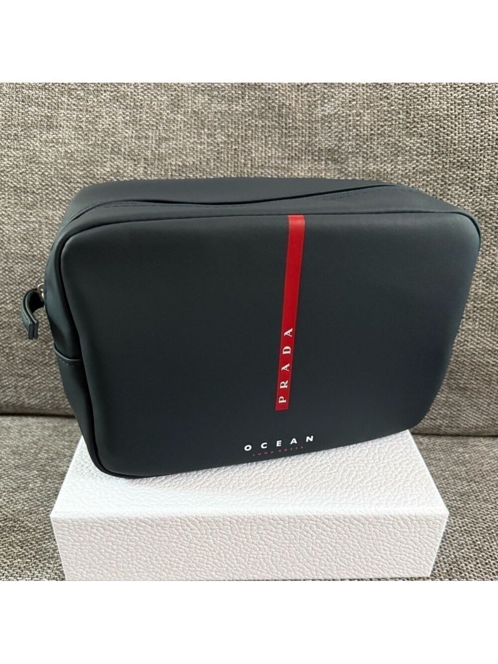 Prada Beauty Men’s Travel Pouch Toiletry Bag Navy Blue Authentic New - Picture 3 of 12
